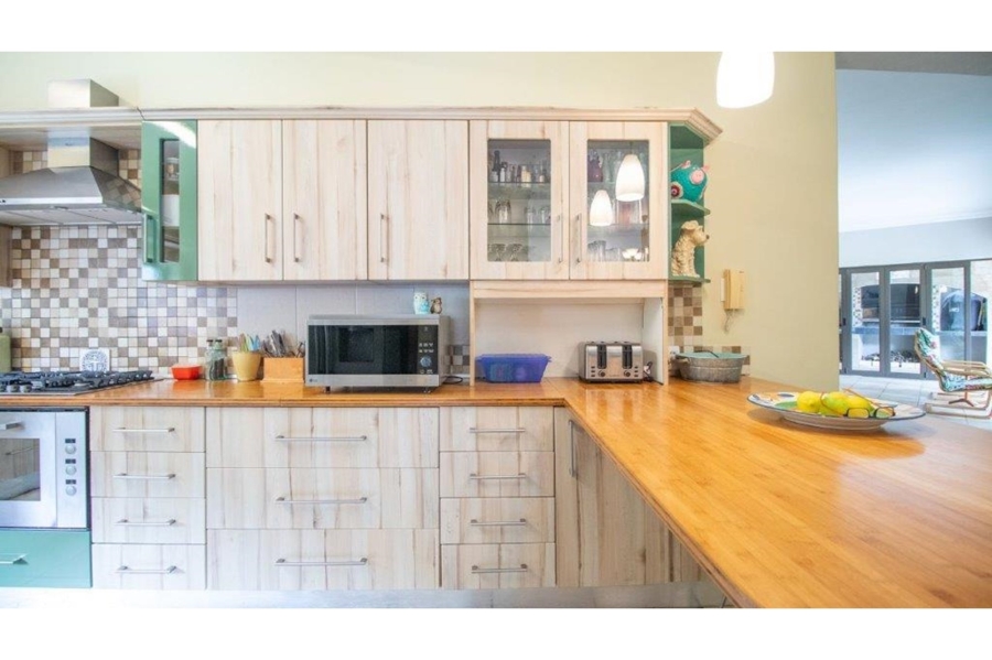 6 Bedroom Property for Sale in Lovemore Park Eastern Cape